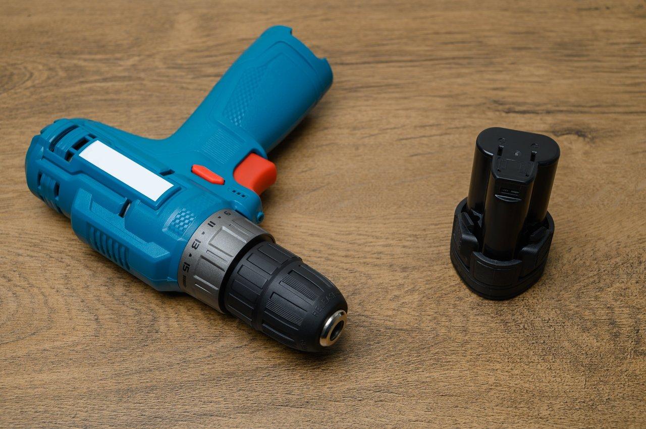 Batteries universelles pour outils : réalité, limites et solutions pratiques