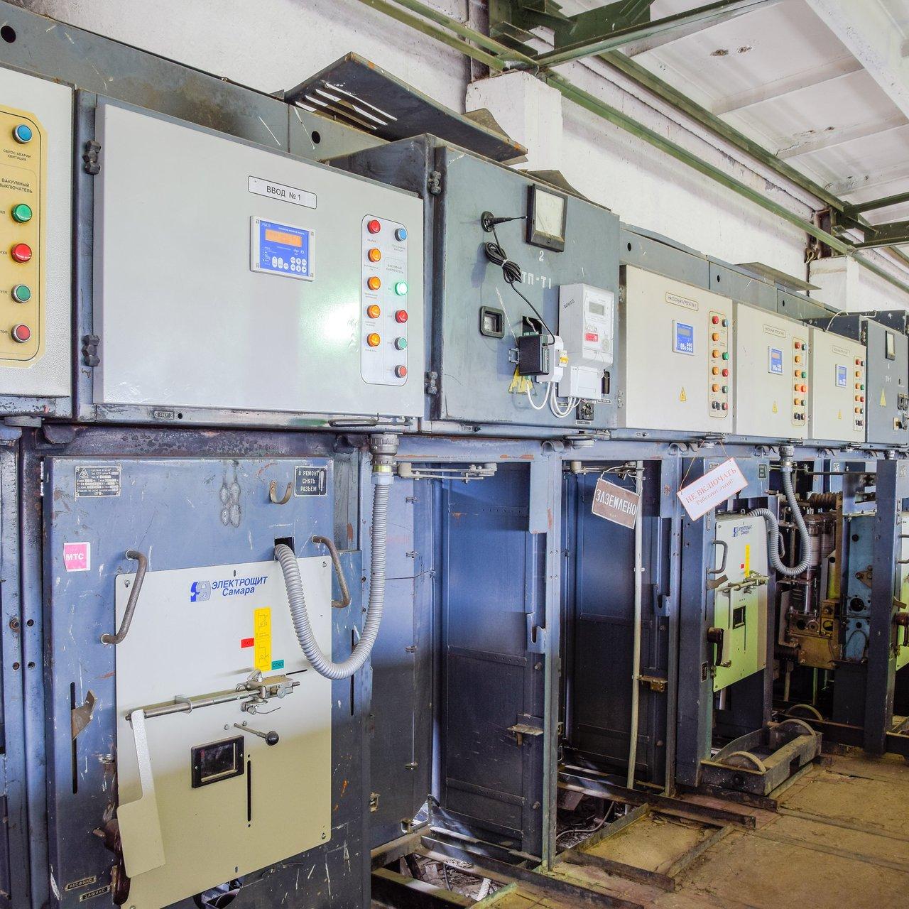 Calcul du nombre de disjoncteurs pour un atelier de 100m² selon la norme NF C 15-100