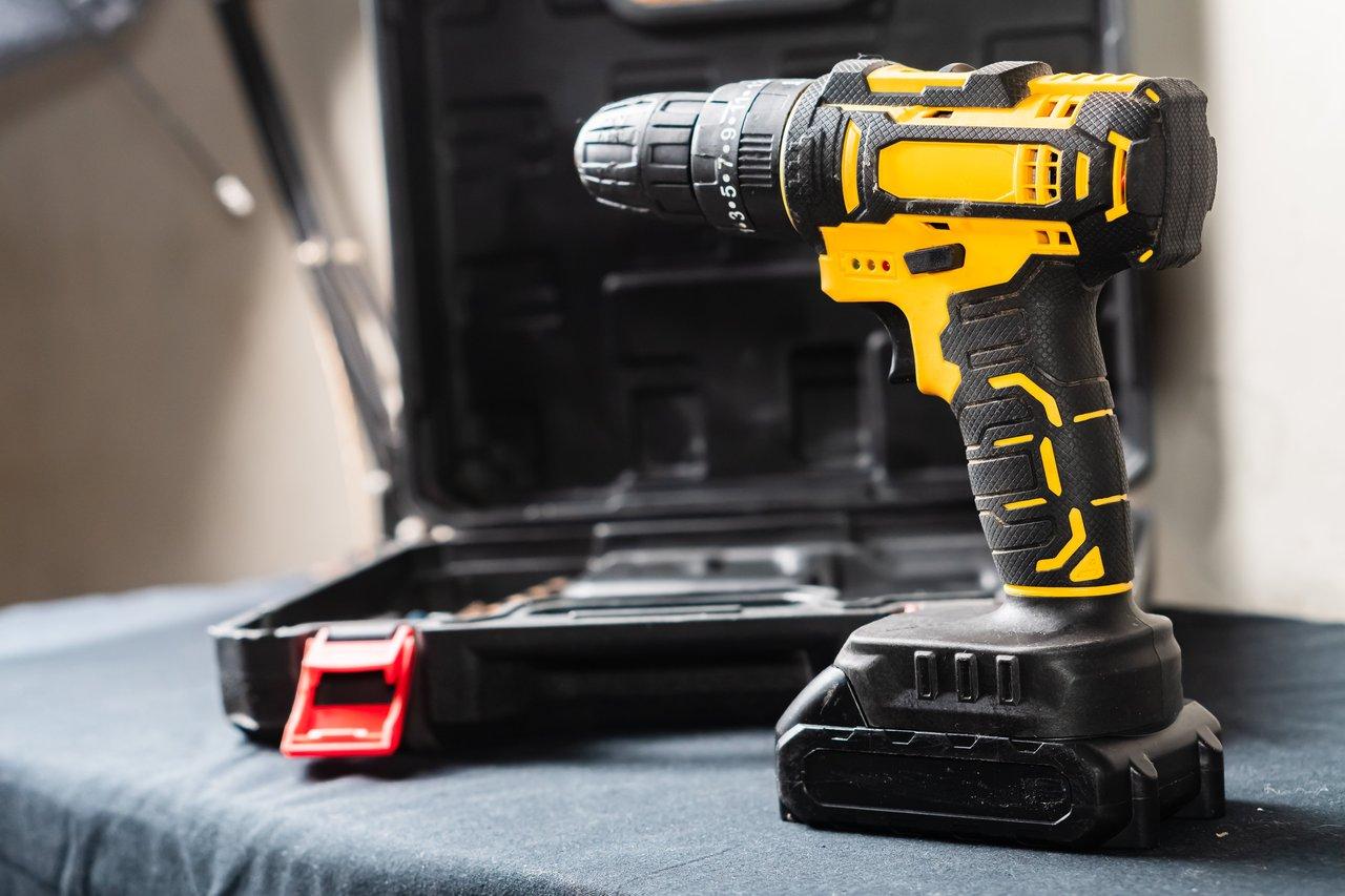 Coffrets à outils électroportatifs : tests approfondis de robustesse et d’ergonomie 2024-2025