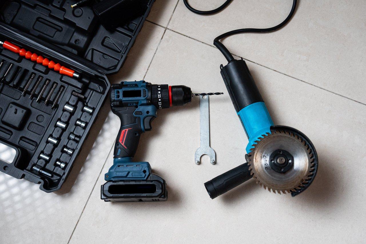 Coffrets d’outillage électroportatif : analyse complète des kits tout-en-un