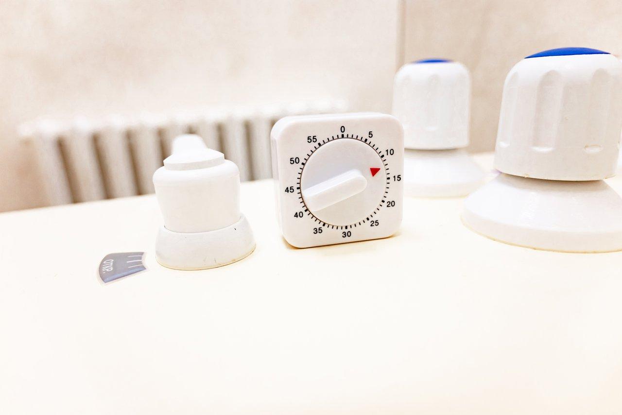 Comment monter un programmateur horaire sur un chauffe-eau électrique : guide complet