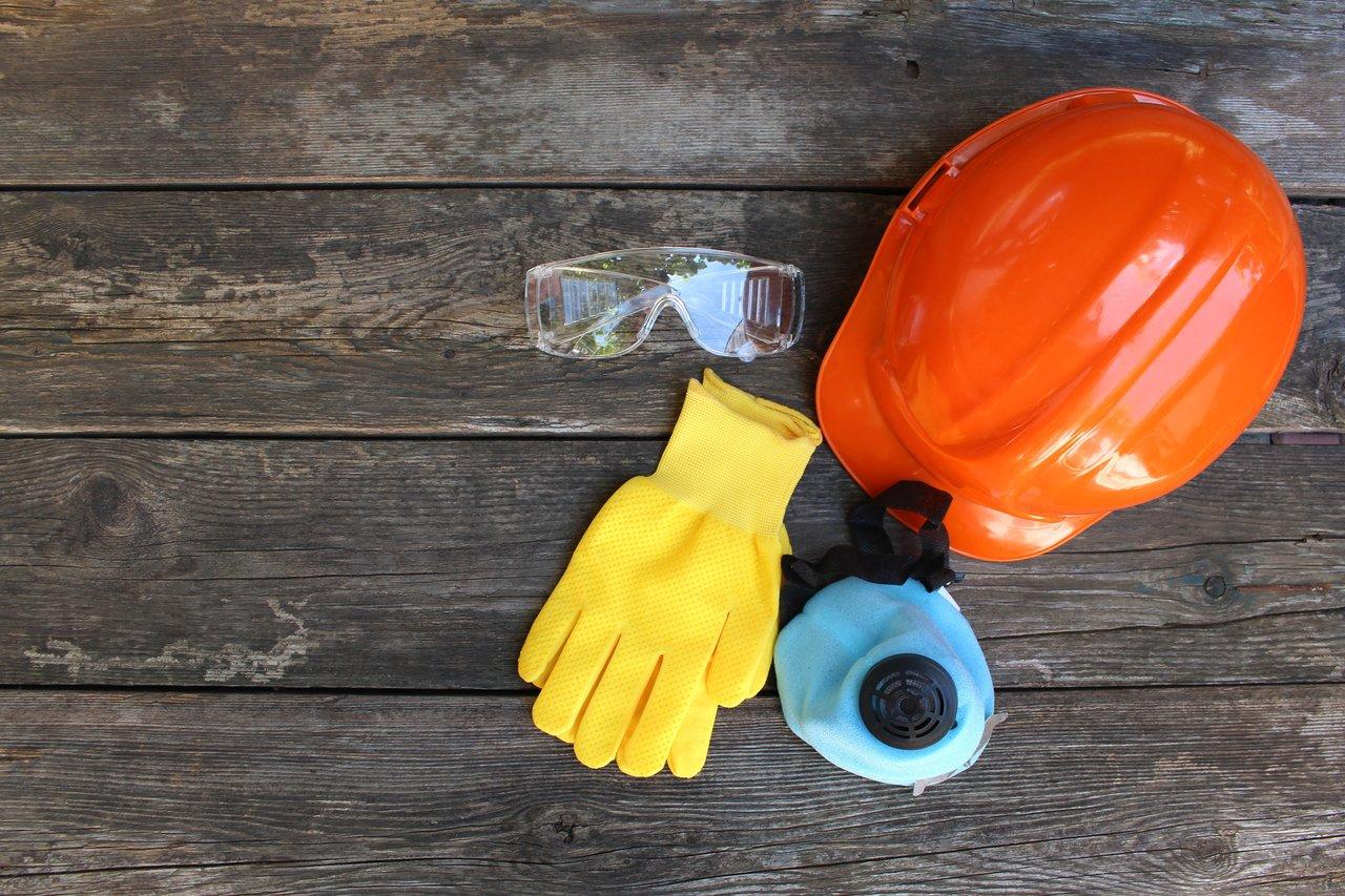 Équipements de protection individuelle indispensables sur chantier électrique