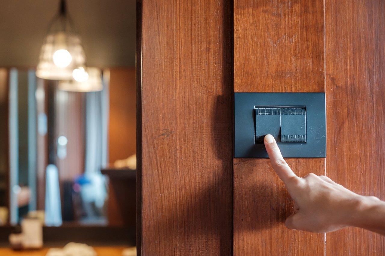 Installer un variateur de lumière : compatibilités et branchement détaillés