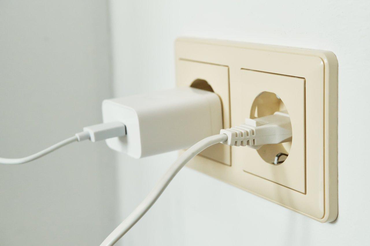 Poser une prise USB encastrable : guide complet étape par étape