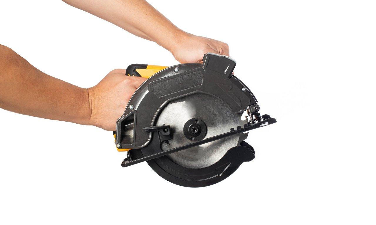 Scies circulaires portatives : avantages clés selon les modèles testés