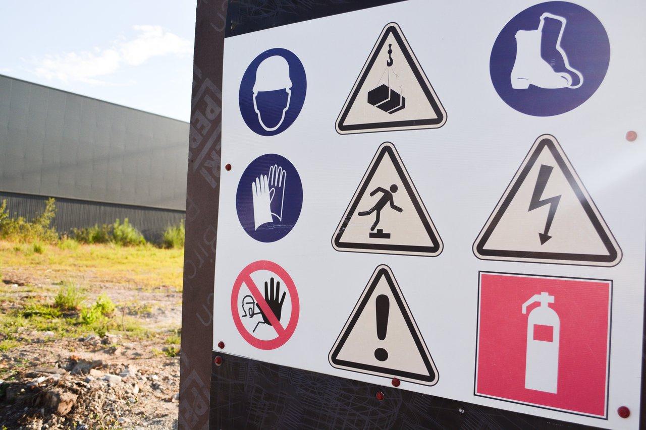 Sécurité chantier : exigences légales sur balisage et signalétique