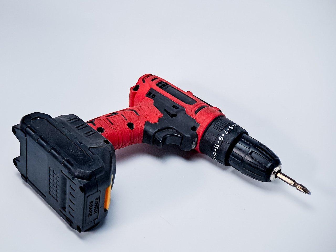 Top 7 perceuses-visseuses sans fil 18V : puissance et autonomie pour chantiers électriques