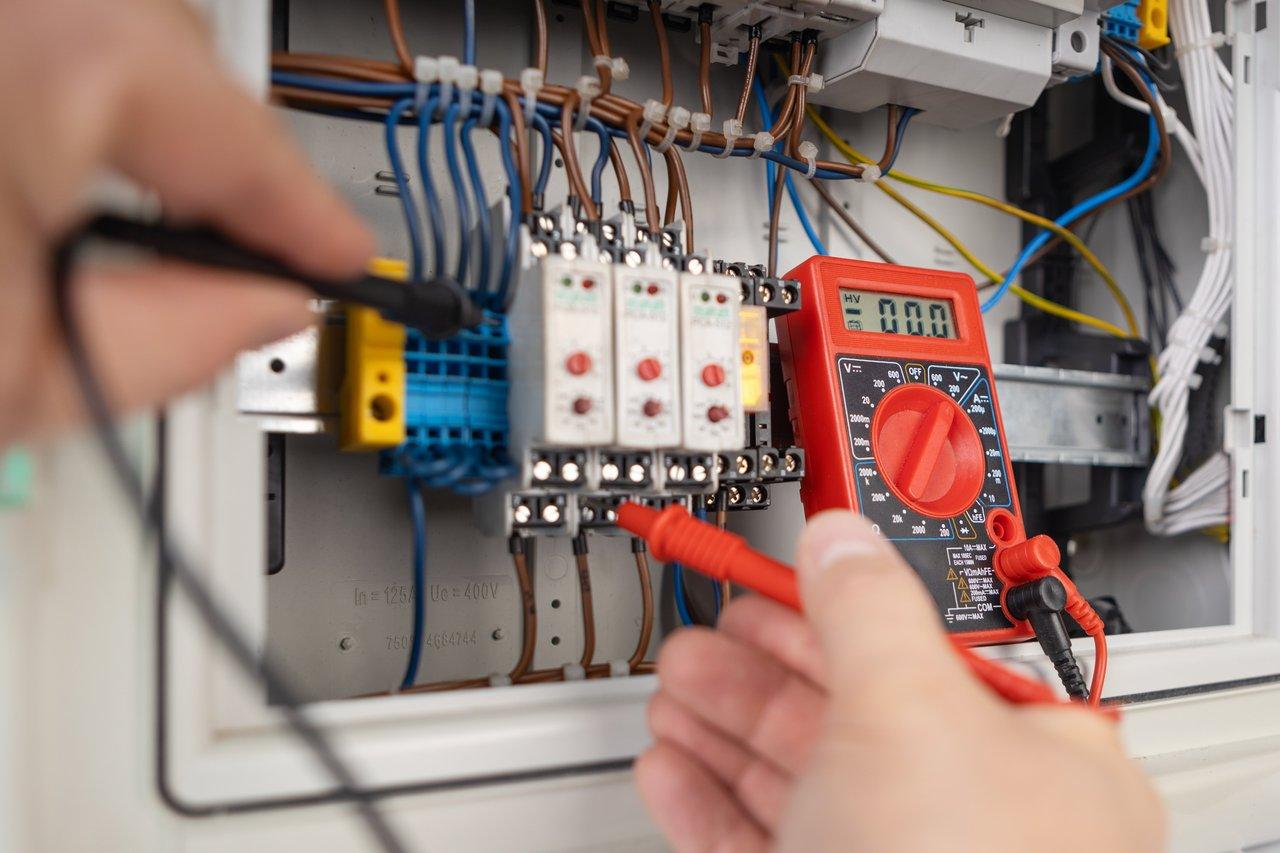 Vérifications indispensables avant chaque intervention électrique