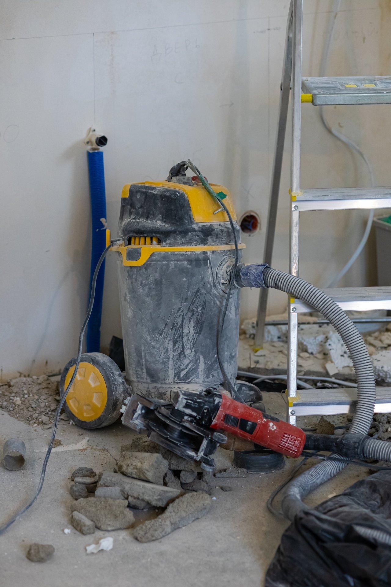 Aspirateur de chantier Kärcher WD6 Premium, idéal pour les travaux d’électricité sur site industriel électrique.