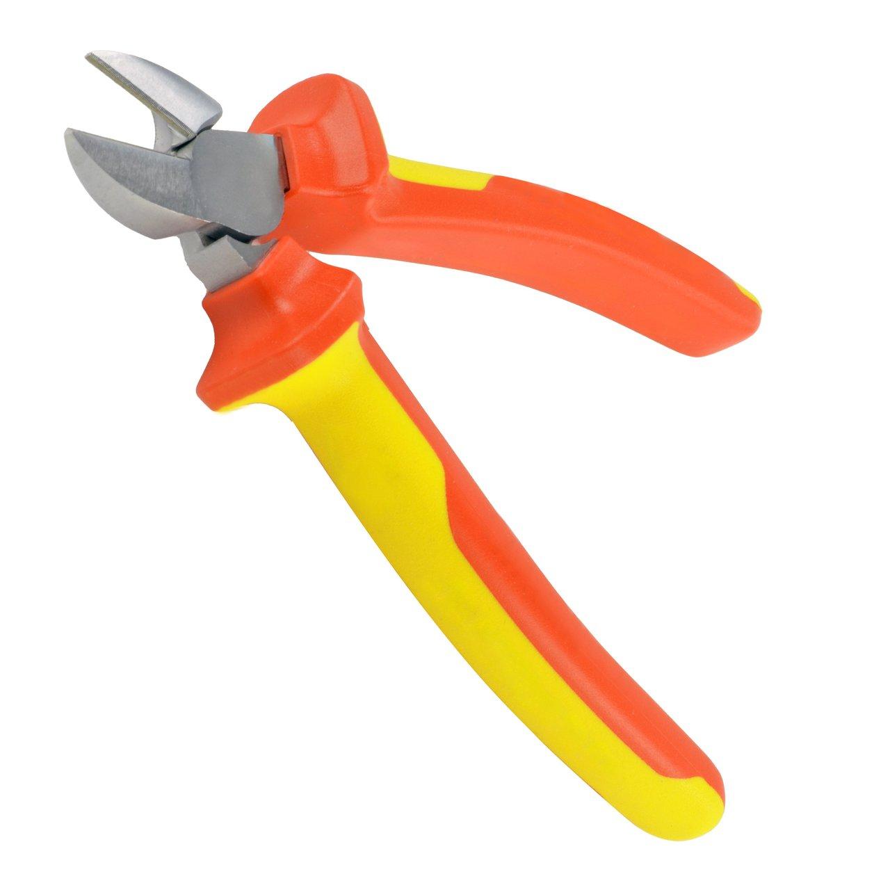 Coupe-câbles isolés ergonomiques en acier trempé pour une précision et une sécurité optimales en atelier électrique.