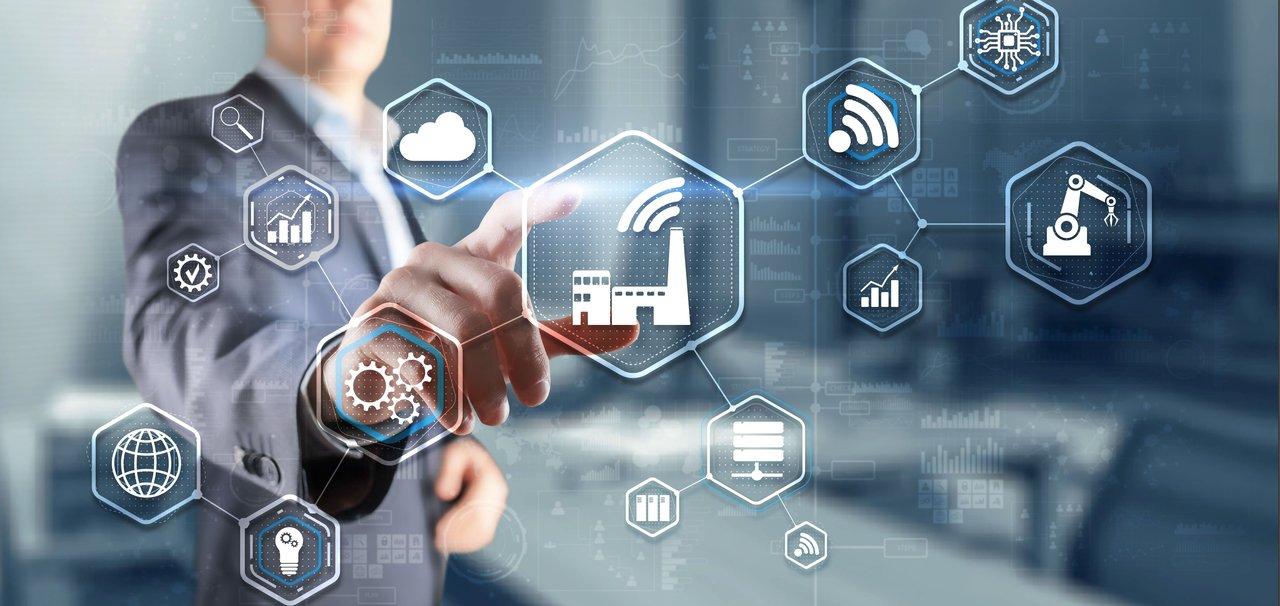 Installation de capteurs IIoT robustes pour renforcer la sécurité électrique dans l'industrie.