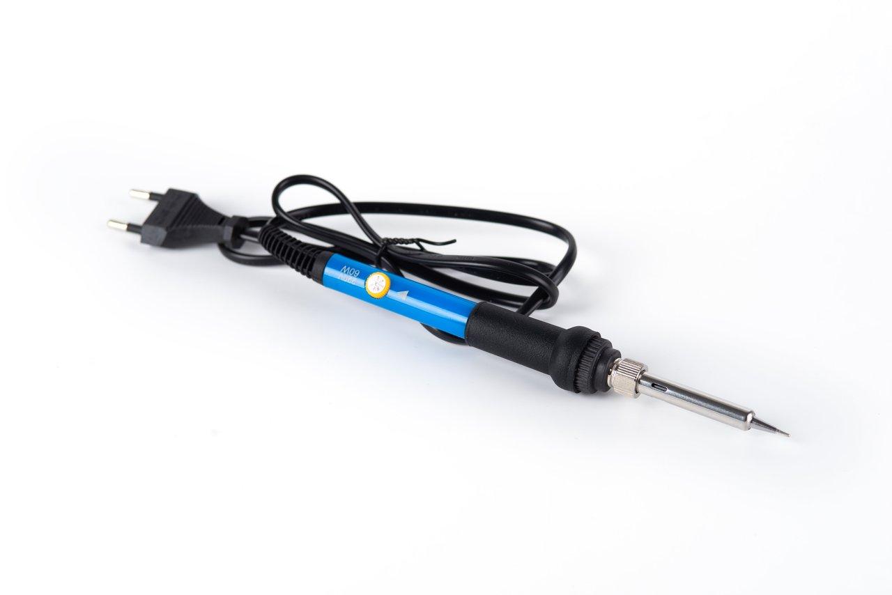 Kit complet de fer à souder électrique pour une précision optimale dans vos réparations électroniques.