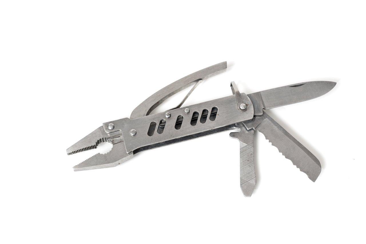 Outil multifonction moderne avec poignée ergonomique, intégrant système de fixation Starlock pour une utilisation optimale.