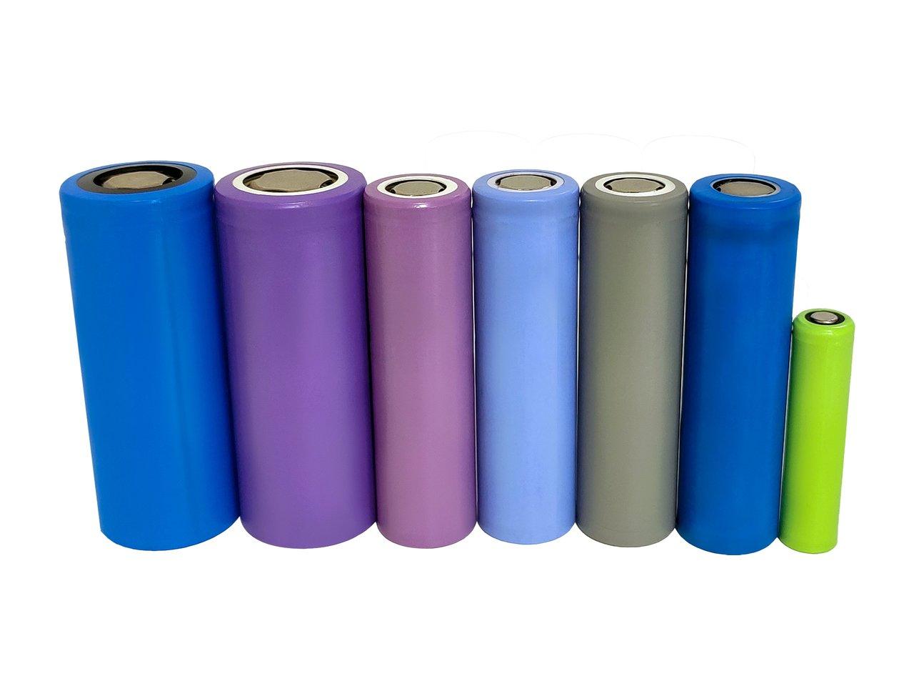 Schéma comparatif des technologies de batteries : lithium-ion, sodium-ion et électrolyte solide, pour mieux comprendre leur performance.