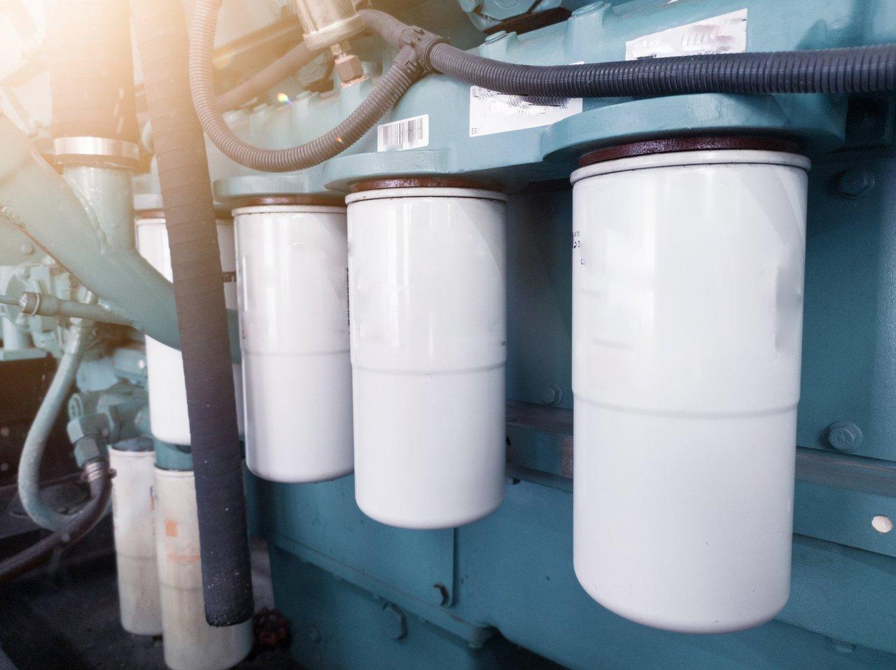 Système de lubrification automatisée pour outils sans fil, intégrant pompe, réservoir et capteurs pour une maintenance optimale.