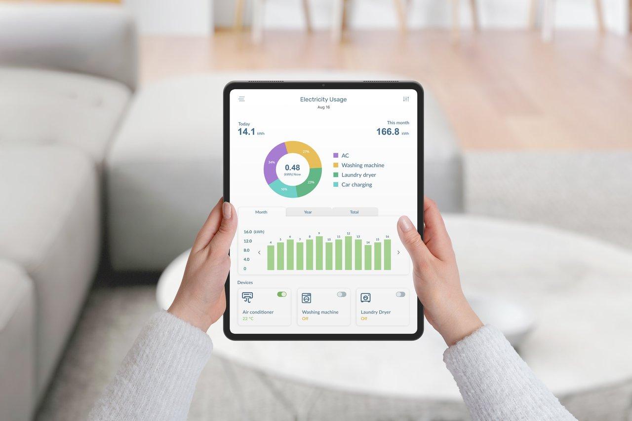Tableau électrique intelligent avec capteurs PowerTag pour un smart electrical panel energy monitoring efficace.