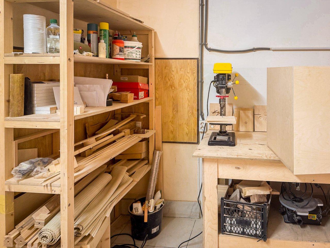 Un atelier bien organisé avec un rangement efficace pour prolonger la durée de vie de vos outils.
